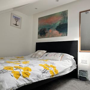 Park Street Accommodation, Room 5